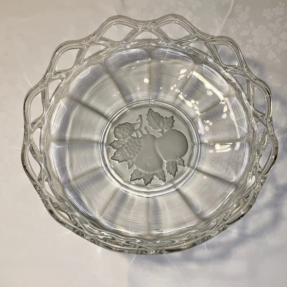 EUC Glass Fruit Bowl/Basket, Shallow, Basket-Weave Sides